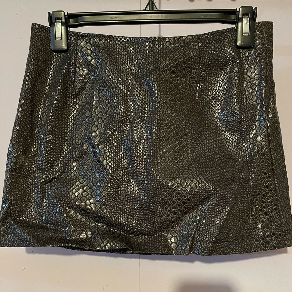 GUESS MINI SNAKE SKIN SKIRT